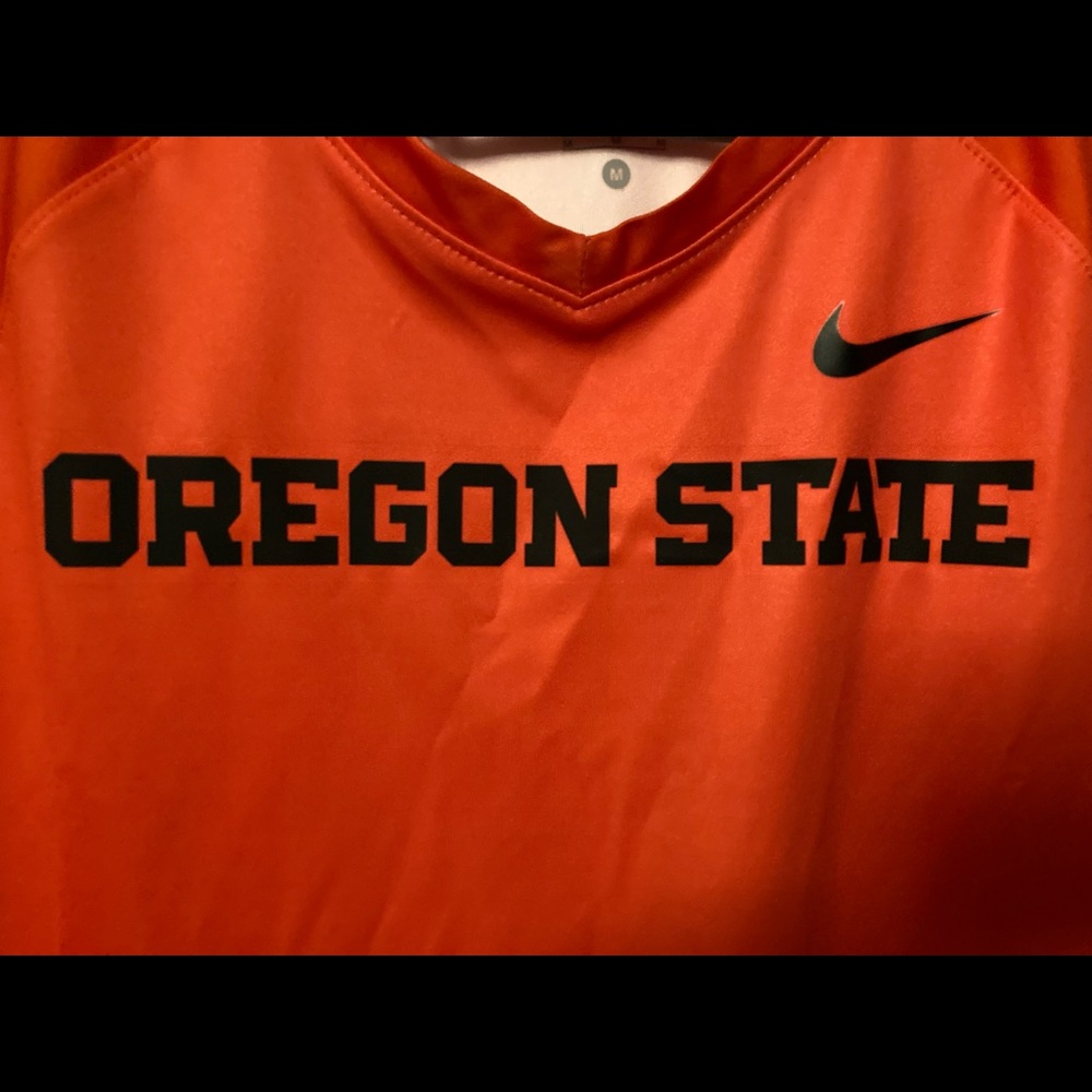 Brand new with tag Nike Oregon State Beavers dri fit v neck ombré shirt OS BNWT
